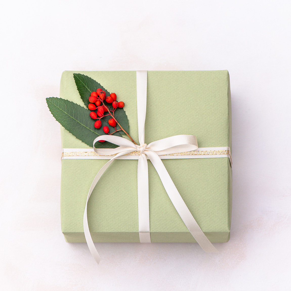 Gift wrapping with recyclable paper, reusable ribbon and flowers