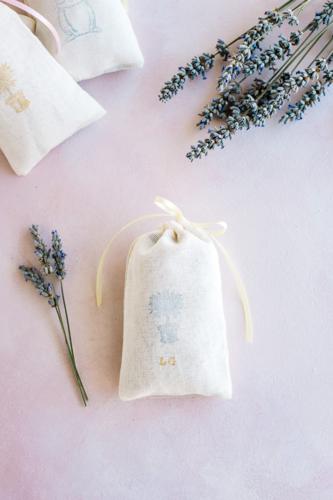 Cute and easy DIY lavender sachets great for gifts!